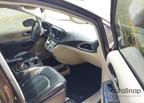 2017 Chrysler Pacifica Touring-L z USA, uszkodzony, nr VIN 2C4RC1BG7HR527307